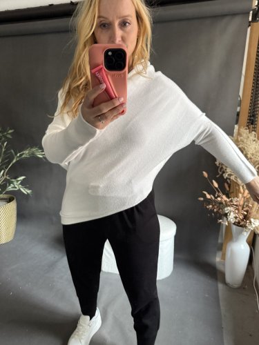 Svetr asymetrický-bílý