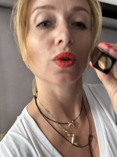 Rúž s balzamom Real Charming odtieň 4