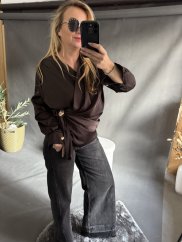 Halenka se zlatým detailem