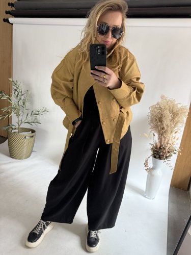 Krivák ala semiš s opaskom-mustard