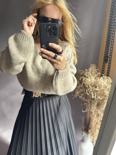 Svetr kratší s výstřihem do V s příměsí mohéru-nekouše-béžový