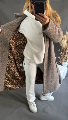 Kabát Defile s brošňou-mocca