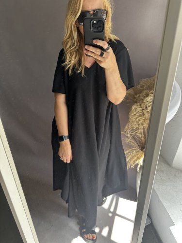 Šaty áčkové střihu Marca-černé