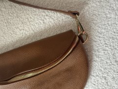 Ledvinka Tesi malá-zip zlatý-cognac