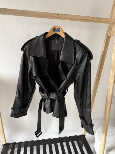 Kožená bunda na zavazování