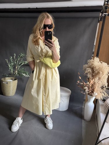 Šaty Business-citronově žlutá