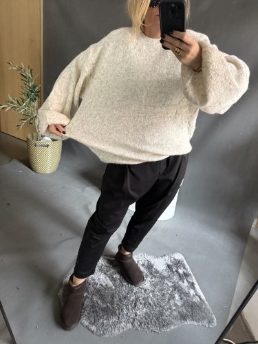 Svetr Mochy s vycpávkami na ramenou-krém