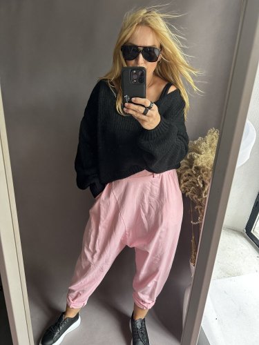 Svetr kratší s výstřihem do V s příměsí mohéru-nekouše-černý