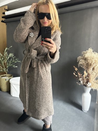 Kabát Defile s brošňou-mocca