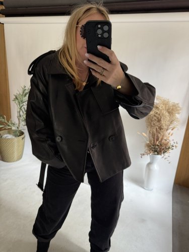 Kožená bunda na zavazování