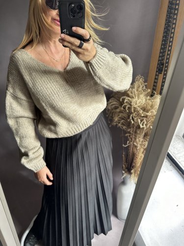 Svetr kratší s výstřihem do V s příměsí mohéru-nekouše-béžový