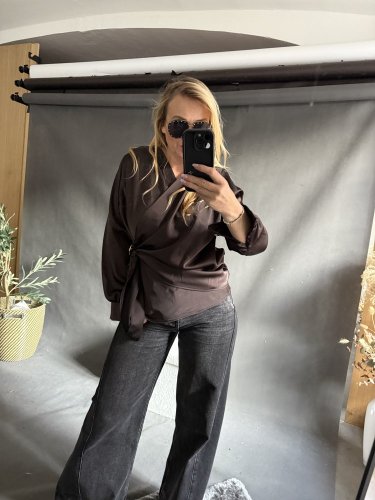 Blúzka so zlatým detailom