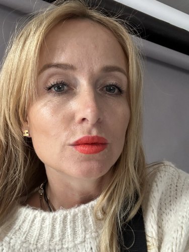 Rúž s balzamom Real Charming odtieň 4