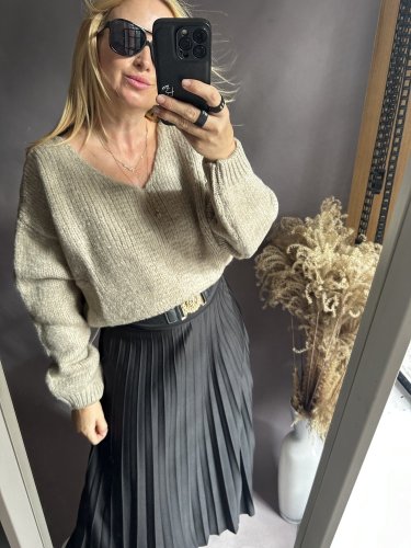 Svetr kratší s výstřihem do V s příměsí mohéru-nekouše-béžový