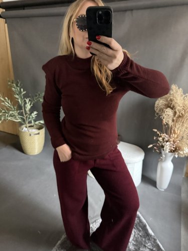 Sveter s vypchávkami Gusto-bordeaux