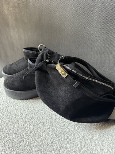 Pásek kožený posuvný se zlatou sponou-broušený černý