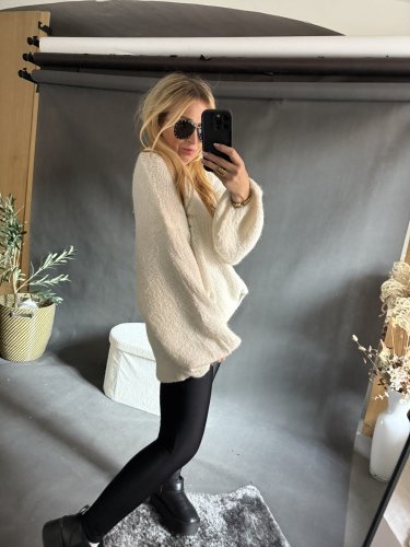 Svetr Mochy-krémový