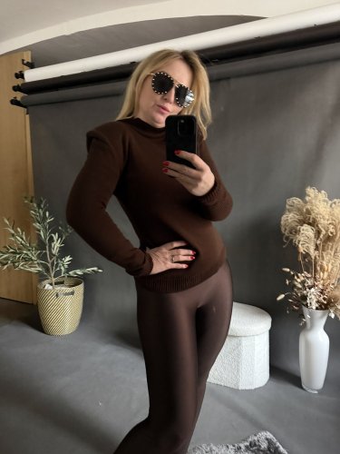 Sveter s vypchávkami Gusto-hnedý