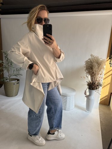 Bunda asymetrická Sofymax-béžová