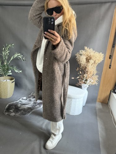 Kabát Defile s brošňou-mocca