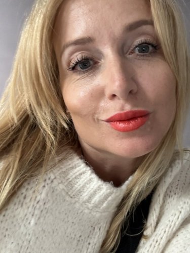 Rúž s balzamom Real Charming odtieň 4