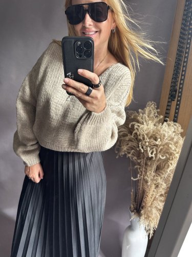 Svetr kratší s výstřihem do V s příměsí mohéru-nekouše-béžový