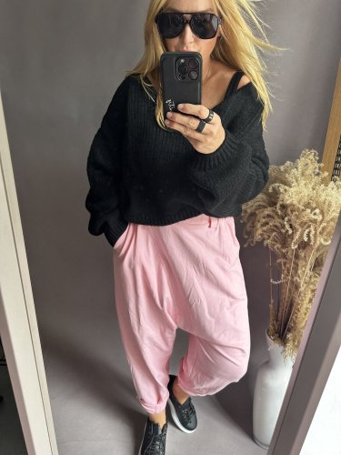 Svetr kratší s výstřihem do V s příměsí mohéru-nekouše-černý