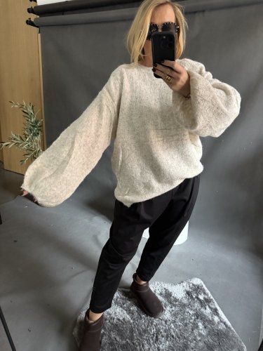 Svetr Mochy s vycpávkami na ramenou-krém