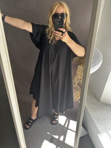 Šaty áčkové střihu Marca-černé