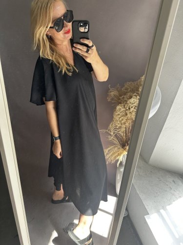 Šaty áčkové střihu Marca-černé