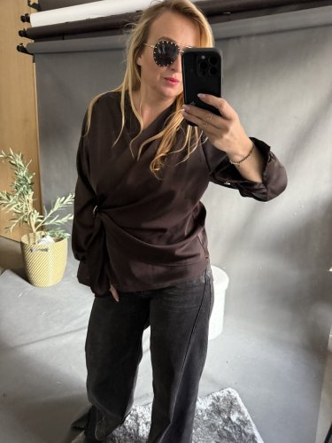 Blúzka so zlatým detailom