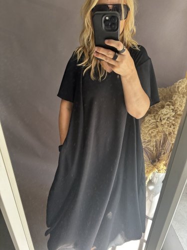 Šaty áčkové střihu Marca-černé