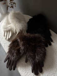 Rukavice s kožiskom-krémová