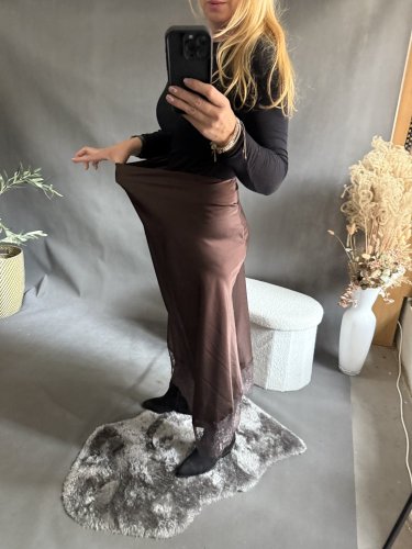 Saténová sukně Amber s krajkou hnědá