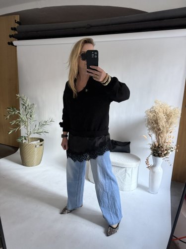 Mikina s krajkou-černá