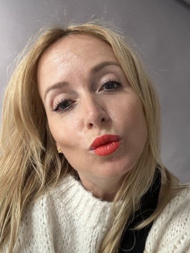 Rúž s balzamom Real Charming odtieň 4