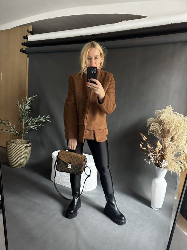 Kabátek s  kapsou SUN hnědý