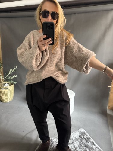 Svetr Mochy s vycpávkami na ramenou-mocca