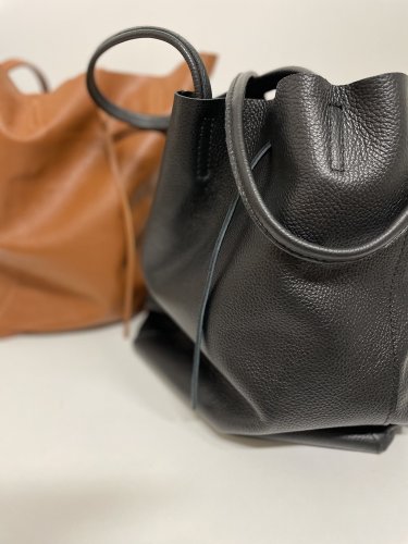 Kožená kabelka Shopper - barva: černá
