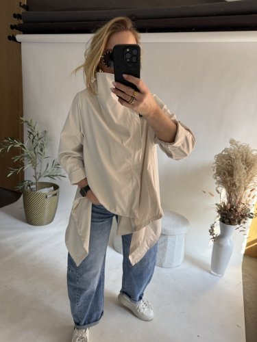 Bunda asymetrická Sofymax-béžová